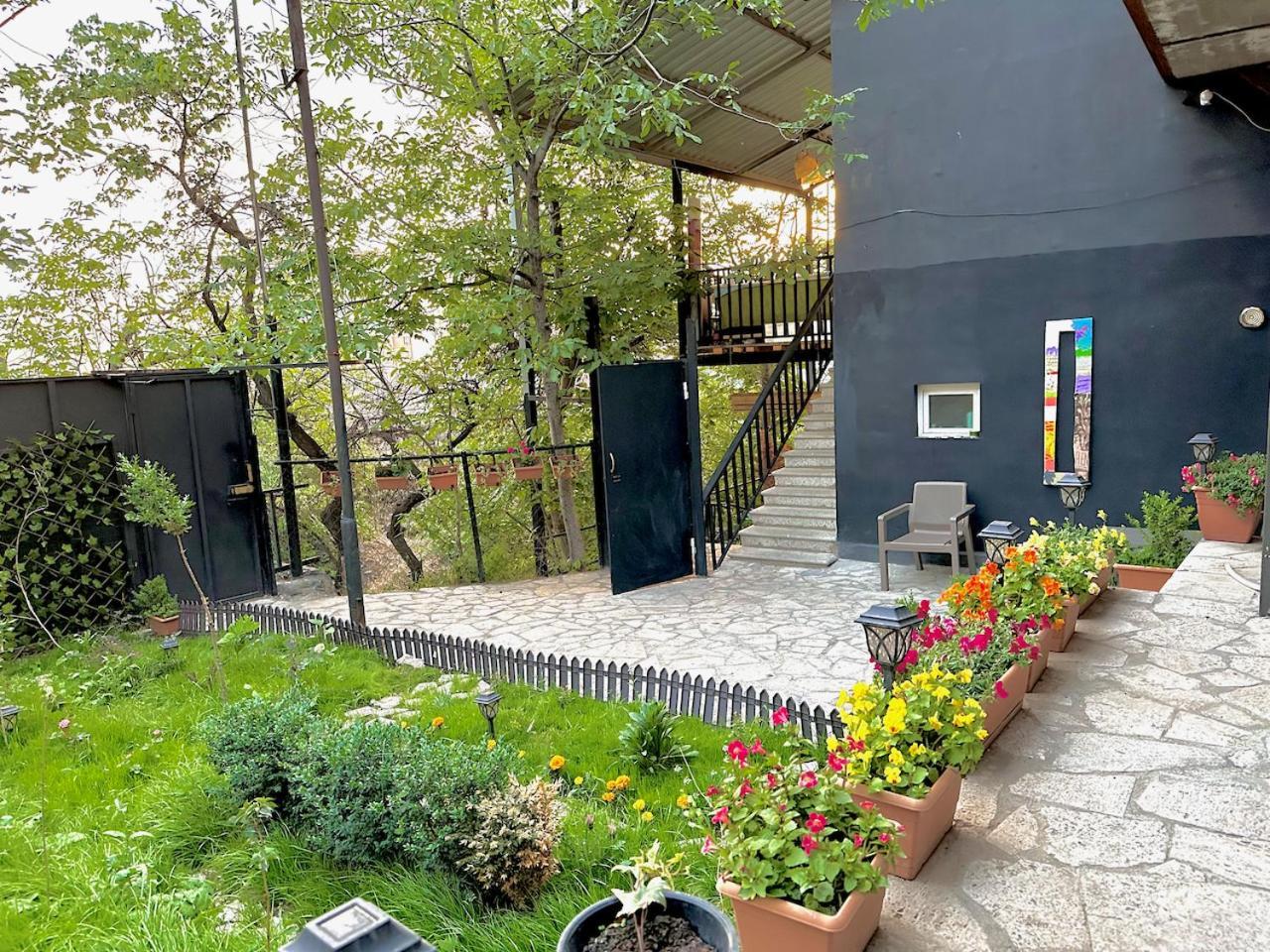 Cosy Studio With Beautiful Garden Yerevan Exterior photo